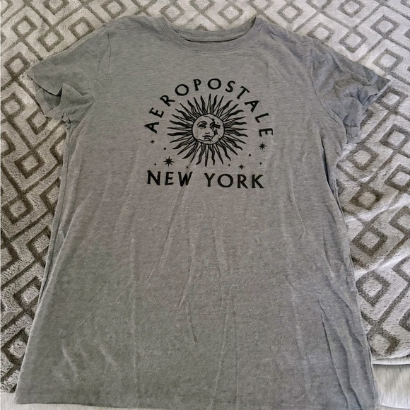 Aeropostale woman’s fitted Tshirt - Picture 1 of 1